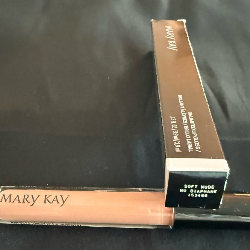 Mary Kay Unlimited Lip Gloss Soft Nude New in Box